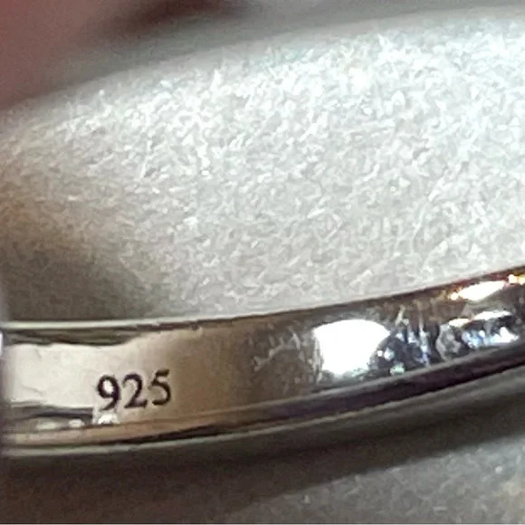 Sterling Silver Solitaire Ring w Clear Faceted Stone. Size 6 - Picture 10 of 11